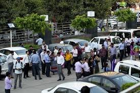 Earthquake hits north India, metro services stopped in Delhi